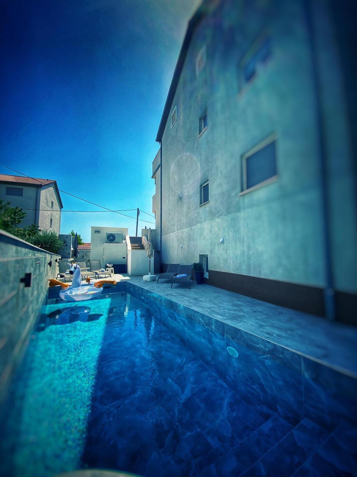 Apartment Villa Rina- Heated Salt Water Pool Kastela Phòng bức ảnh